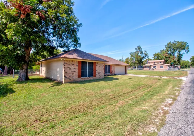 Homes for sale in Gordonville, TX | 373 Old Shawnee Trl, Gordonville, TX 76245 | MLS# 21073970