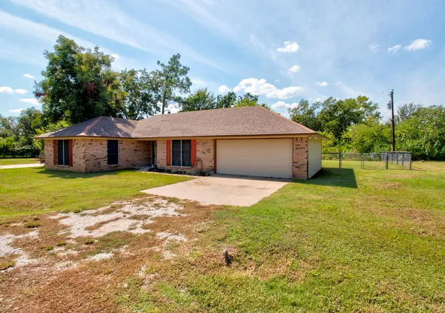 Homes for sale in Gordonville, TX | 373 Old Shawnee Trl, Gordonville, TX 76245 | MLS# 21073970