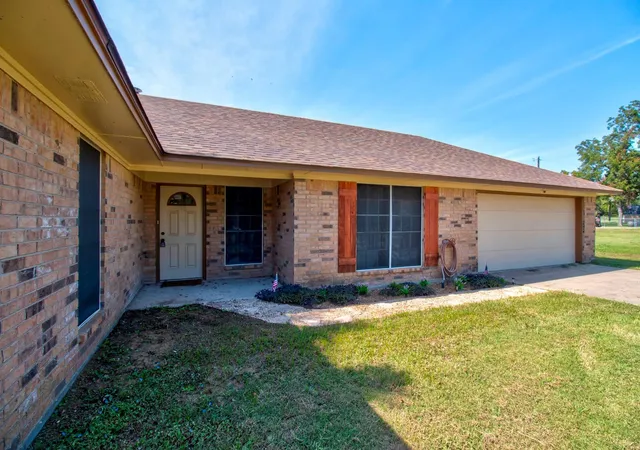 Homes for sale in Gordonville, TX | 373 Old Shawnee Trl, Gordonville, TX 76245 | MLS# 21073970