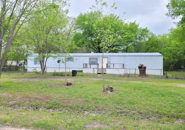 Photo 2 of Manufactured home for sale at 925 Redoak Dr, Quinlan, TX 75474 | MLS# 21078483 | Listing updated on 2026-08-31