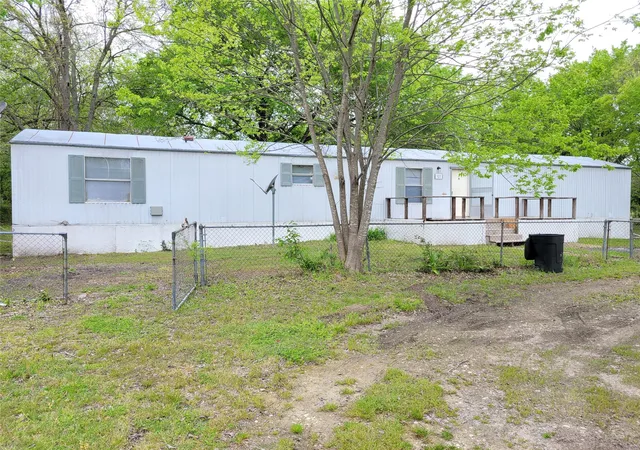 Photo 3 of Manufactured home for sale at 925 Redoak Dr, Quinlan, TX 75474 | MLS# 21078483 | Listing updated on 2026-08-31