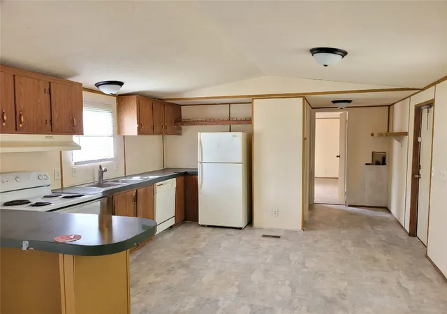 Photo 4 of Manufactured home for sale at 925 Redoak Dr, Quinlan, TX 75474 | MLS# 21078483 | Listing updated on 2026-10-01