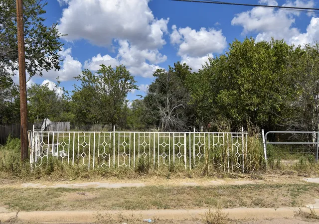 Homes for sale in Brady, TX | 903 E 11th, Brady, TX 76825 | MLS# 21072631