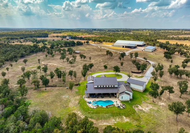 Photo 3 of House for sale at 501 Grimes Rd, Mineral Wells, TX 76067 | MLS# 21057897 | Listing updated on 2026-08-22