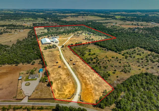Photo 4 of House for sale at 501 Grimes Rd, Mineral Wells, TX 76067 | MLS# 21057897 | Listing updated on 2026-08-22