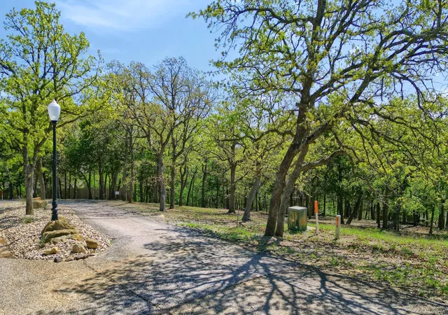 Homes for sale in Pottsboro, TX | 116 Oak Hills Dr, Pottsboro, TX 75076 | MLS# 21079943