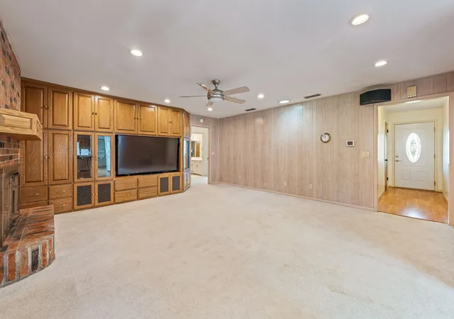 Photo 3 of Single family home for sale at 1003 Royal Ln, Graham, TX 76450 | MLS# 21079484 | Listing updated on 2026-10-02