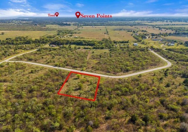 Homes for sale in Kemp, TX | 8073 Big Water Ln, Kemp, TX 75143 | MLS# 21076796