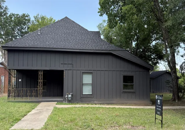 Photo 1 of Single family home for sale at 405 Walker St, Eustace, TX 75124 | MLS# 21080249 | Listing updated on 2026-08-22