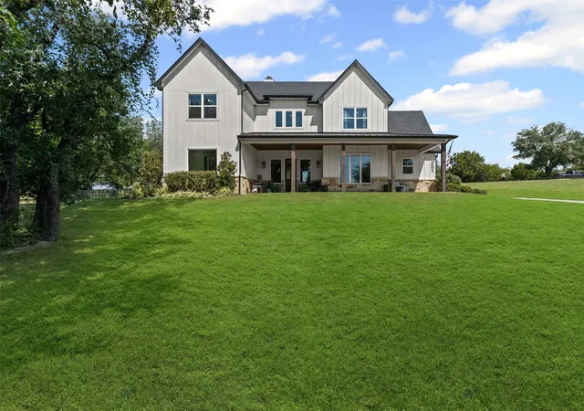 Photo 2 of Single family home for sale at 201 Flat Rock Ln, Weatherford, TX 76088 | MLS# 21078567 | Listing updated on 2026-08-30