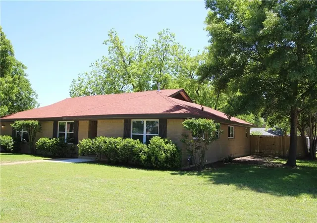 Photo 2 of Single family home for sale at 1213 W Tarrant Rd, Grand Prairie, TX 75050 | MLS# 21080417 | Listing updated on 2026-08-31
