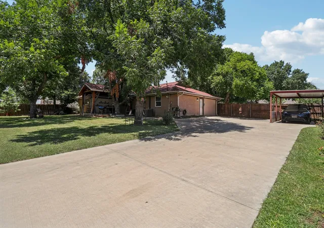 Photo 3 of Single family home for sale at 1213 W Tarrant Rd, Grand Prairie, TX 75050 | MLS# 21080417 | Listing updated on 2026-08-31