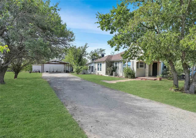 Homes for sale in Gunter, TX | 305 W Main St, Gunter, TX 75058 | MLS# 21080581