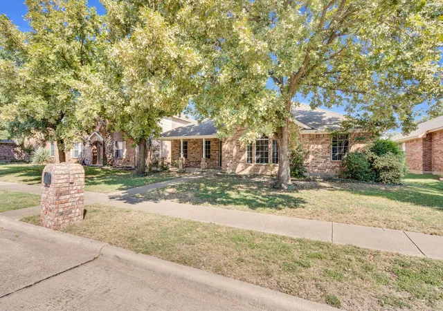 Photo 1 of Single family home for sale at 233 Garden Valley Ln, Red Oak, TX 75154 | MLS# 21066043 | Listing updated on 2026-09-01