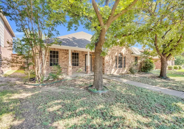 Photo 3 of Single family home for sale at 233 Garden Valley Ln, Red Oak, TX 75154 | MLS# 21066043 | Listing updated on 2026-09-01