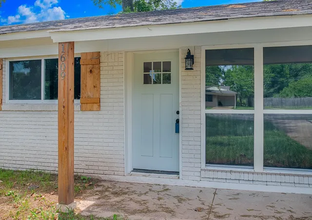 Homes for sale in Bossier City, LA | 1609 Northgate Rd, Bossier City, LA 71112 | MLS# 21080810