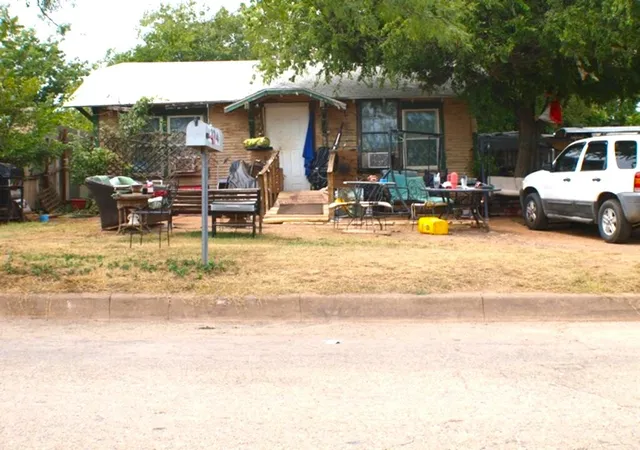 Photo 1 of Sale Pending at 1334 Oak St, Abilene, TX 79602 | MLS# 21080956 | Listing updated on 2026-08-22