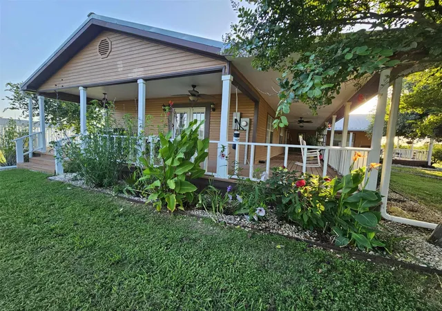 Photo 2 of Sale Pending at 225 Hcr 3242, Hubbard, TX 76648 | MLS# 21079887 | Listing updated on 2026-08-22