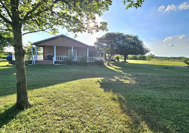 Photo 3 of Sale Pending at 225 Hcr 3242, Hubbard, TX 76648 | MLS# 21079887 | Listing updated on 2026-08-22