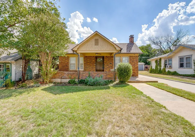 4th image of 2209 W Rosedale St S, Fort Worth, TX 76110 | MLS# 21077662