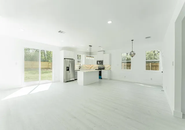 Photo 4 of Single family home for sale at 206 Ross St W, Sulphur Springs, TX 75482 | MLS# 21082124 | Listing updated on 2026-10-06