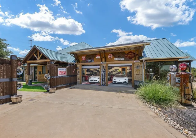 Photo 2 of Mansion for sale at 14250 Chaparral Ln, Roanoke, TX 76262 | MLS# 21082312 | Listing updated on 2026-08-22