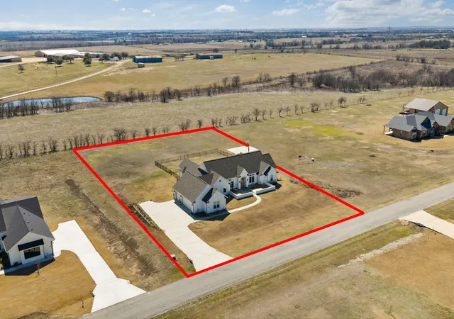 Photo 3 of Single family home for sale at 6305 Sage Creek Dr, Godley, TX 76044 | MLS# 21080559 | Listing updated on 2026-10-06