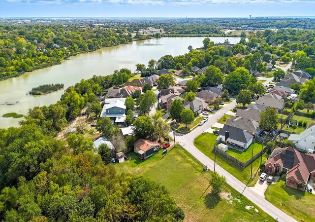Homes for sale in Rockwall, TX | 869 Lakeside Dr, Rockwall, TX 75032 | MLS# 21074475