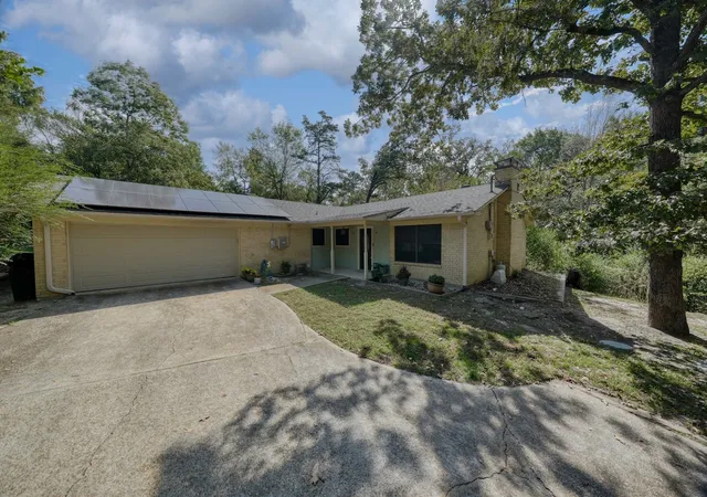 Homes for sale in Hideaway, TX | 127 Birdie Ln, Hideaway, TX 75771 | MLS# 21083104