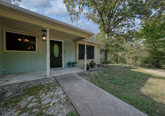 Homes for sale in Hideaway, TX | 127 Birdie Ln, Hideaway, TX 75771 | MLS# 21083104