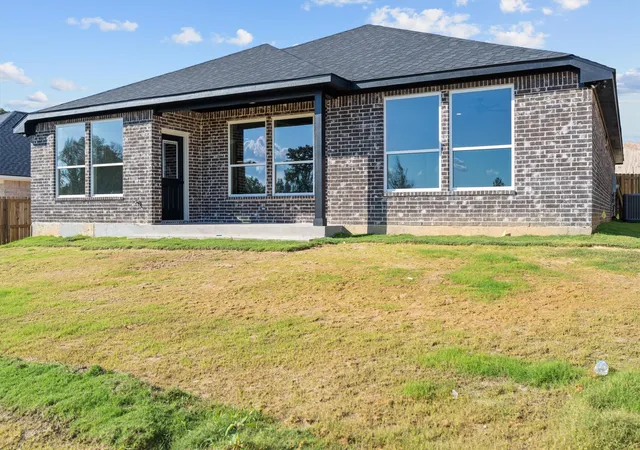 Photo 3 of Single family home for sale at 16517 Crossing Cir, Lindale, TX 75771 | MLS# 21083338 | Listing updated on 2026-09-24