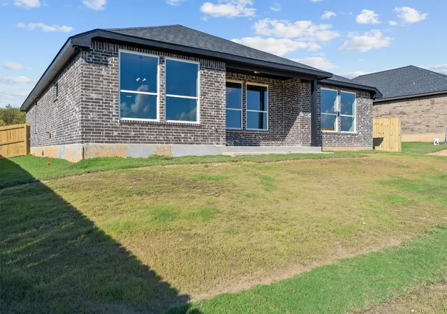 Photo 4 of Single family home for sale at 16517 Crossing Cir, Lindale, TX 75771 | MLS# 21083338 | Listing updated on 2026-09-24