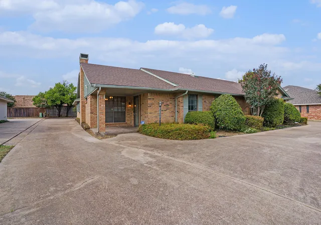 Single family home for sale at 5118 Ledgestone Dr, Fort Worth, TX 76132 | MLS# 21079849