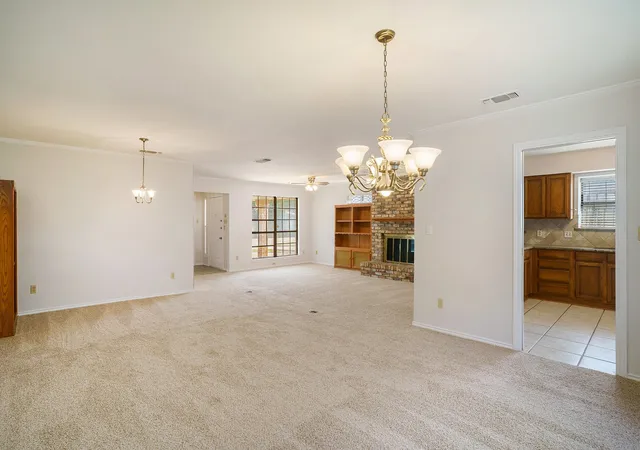 Photo 3 of Single family home for sale at 5118 Ledgestone Dr, Fort Worth, TX 76132 | MLS# 21079849 | Listing updated on 2026-10-06