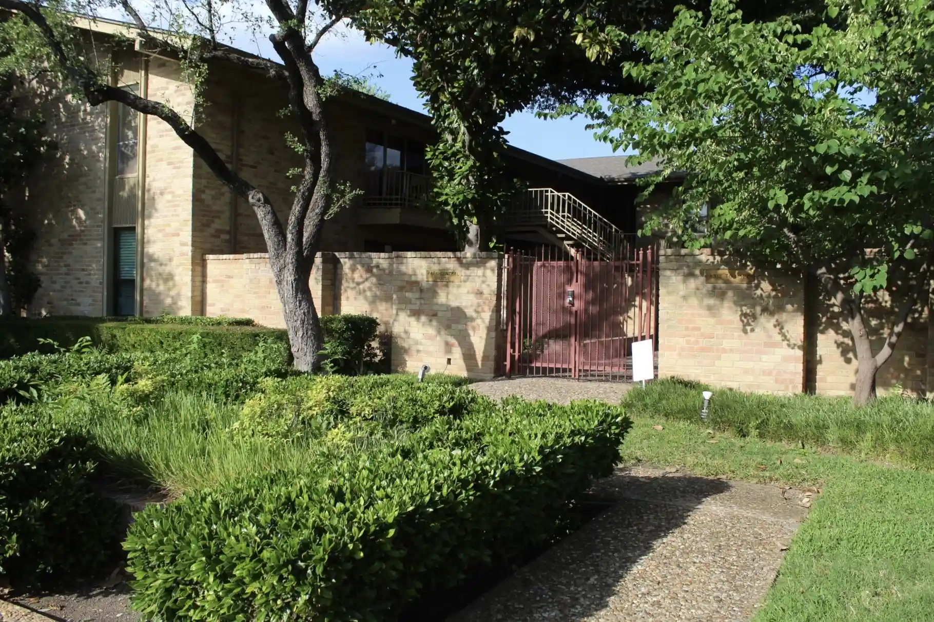 Listing Photo 2 - Condo for sale in 11312 Park Central Pl located at 11312 Park Central Pl, Dallas, TX 75230 - Unit 11312 Park Central Pl