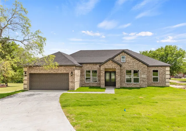 Photo 1 of Single family home for sale at 10560 Lago Vis, Quinlan, TX 75474 | MLS# 21083891 | Listing updated on 2026-10-06