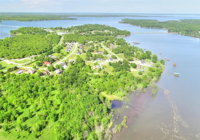Photo 2 of Single family home for sale at 10560 Lago Vis, Quinlan, TX 75474 | MLS# 21083891 | Listing updated on 2026-10-06