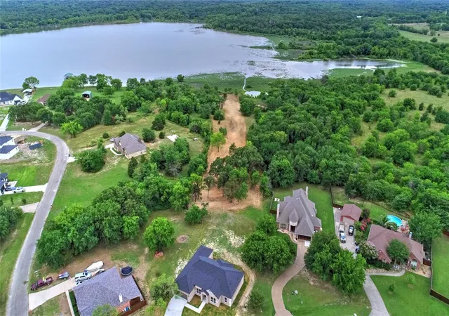 Photo 3 of Single family home for sale at 10560 Lago Vis, Quinlan, TX 75474 | MLS# 21083891 | Listing updated on 2026-10-06