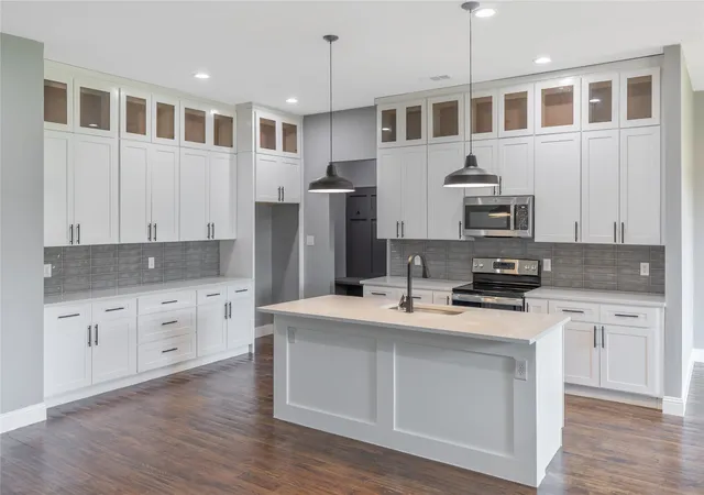 Photo 3 of Single family home for sale at 10560 Lago Vis, Quinlan, TX 75474 | MLS# 21083891 | Listing updated on 2026-10-06