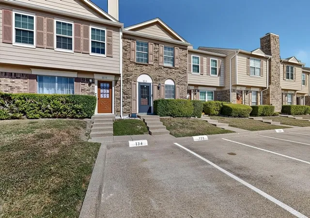 Homes for sale in Plano, TX | 2500 E Park Blvd, Plano, TX 75074