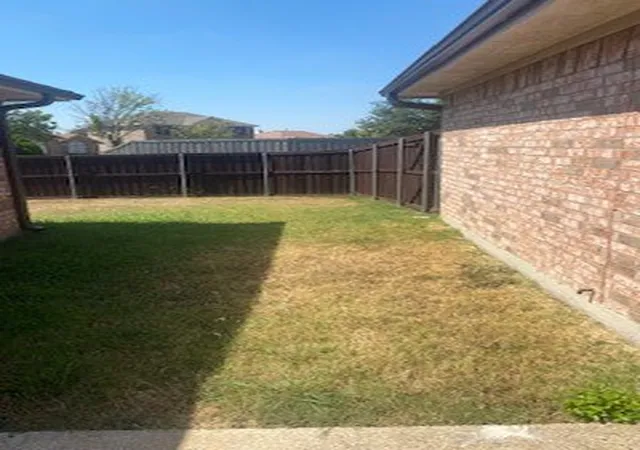 3rd image of 1531 Birkenhead Ln, Lancaster, TX 75134 | MLS# 21078564