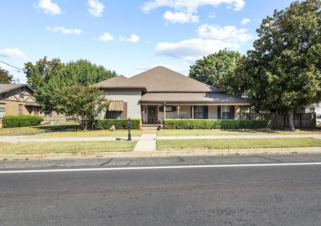 Homes for sale in Honey Grove, TX | 302 W Main St, Honey Grove, TX 75446 | MLS# 21084604