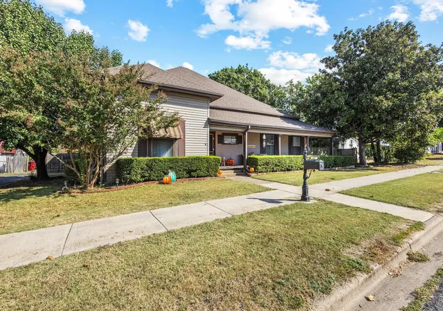 Homes for sale in Honey Grove, TX | 302 W Main St, Honey Grove, TX 75446 | MLS# 21084604
