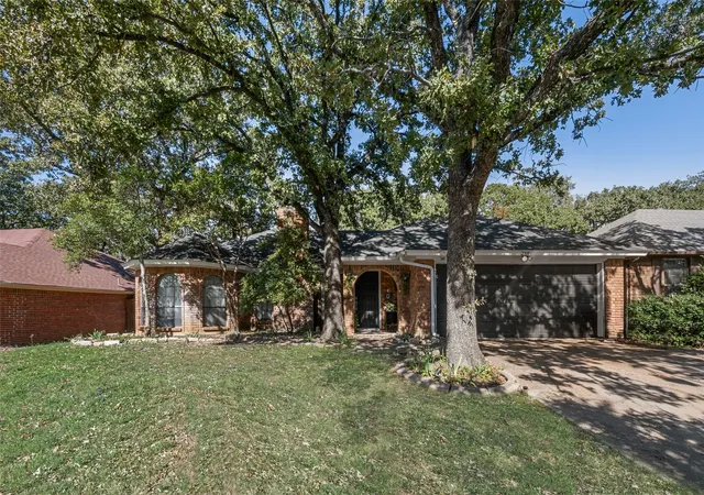 Photo 1 of Single family home for sale at 2111 Turf Club Dr, Arlington, TX 76017 | MLS# 21080888 | Listing updated on 2026-08-30