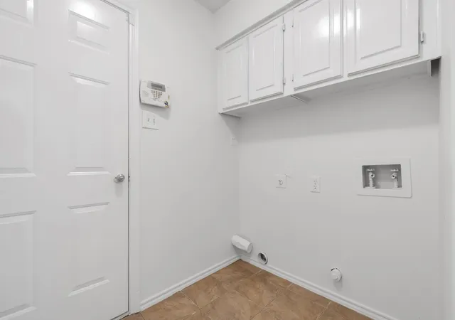 Photo 3 of Single family home for sale at 2111 Turf Club Dr, Arlington, TX 76017 | MLS# 21080888 | Listing updated on 2026-08-30