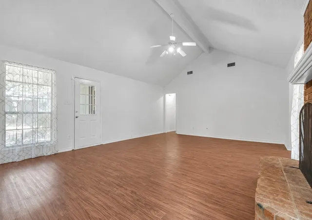 Photo 4 of Single family home for sale at 2111 Turf Club Dr, Arlington, TX 76017 | MLS# 21080888 | Listing updated on 2026-08-30