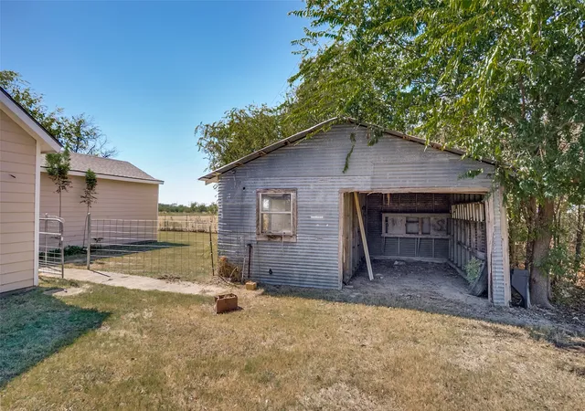 Photo 4 of House for sale at 7165 County Road 1232, Godley, TX 76044 | MLS# 21080424 | Listing updated on 2026-09-26