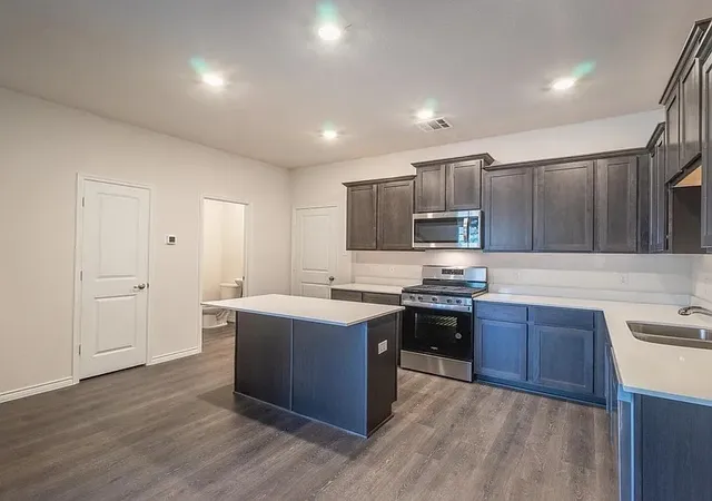 Photo 4 of Townhouse for sale at 2121 Steer Creek Pl, Mesquite, TX 75149 | MLS# 21084516 | Listing updated on 2026-09-22