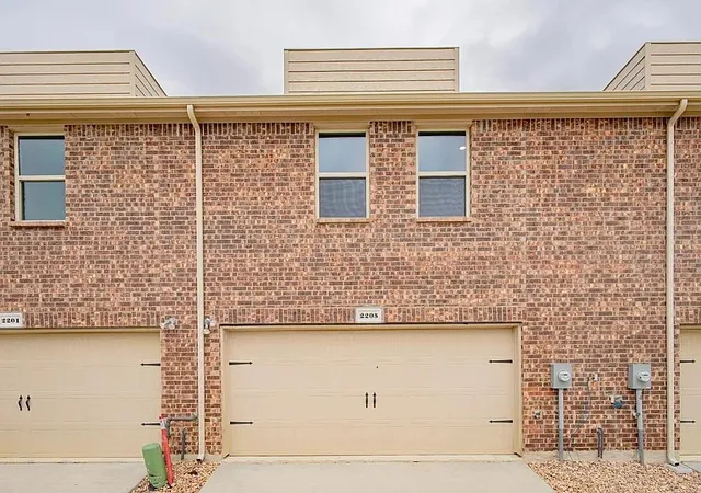 Photo 3 of Townhouse for sale at 2145 Steer Creek Pl, Mesquite, TX 75149 | MLS# 21084832 | Listing updated on 2026-09-22
