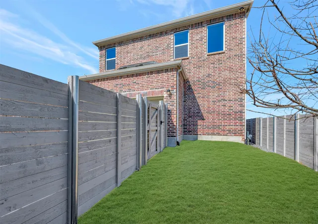 Photo 2 of Sale Pending at 4733 Vizsla Ln, Mc Kinney, TX 75071 | MLS# 21085570 | Listing updated on 2026-07-13